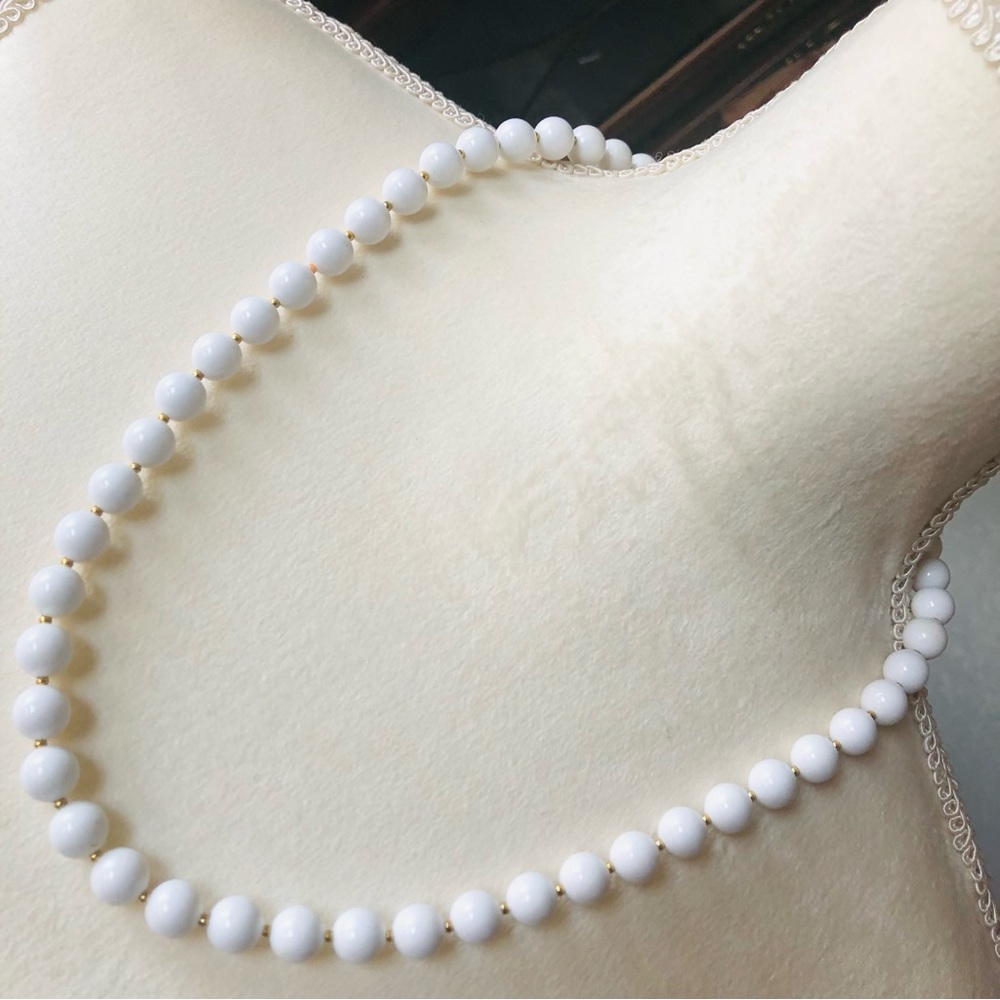 Vintage 80s classic round plastic bead necklace